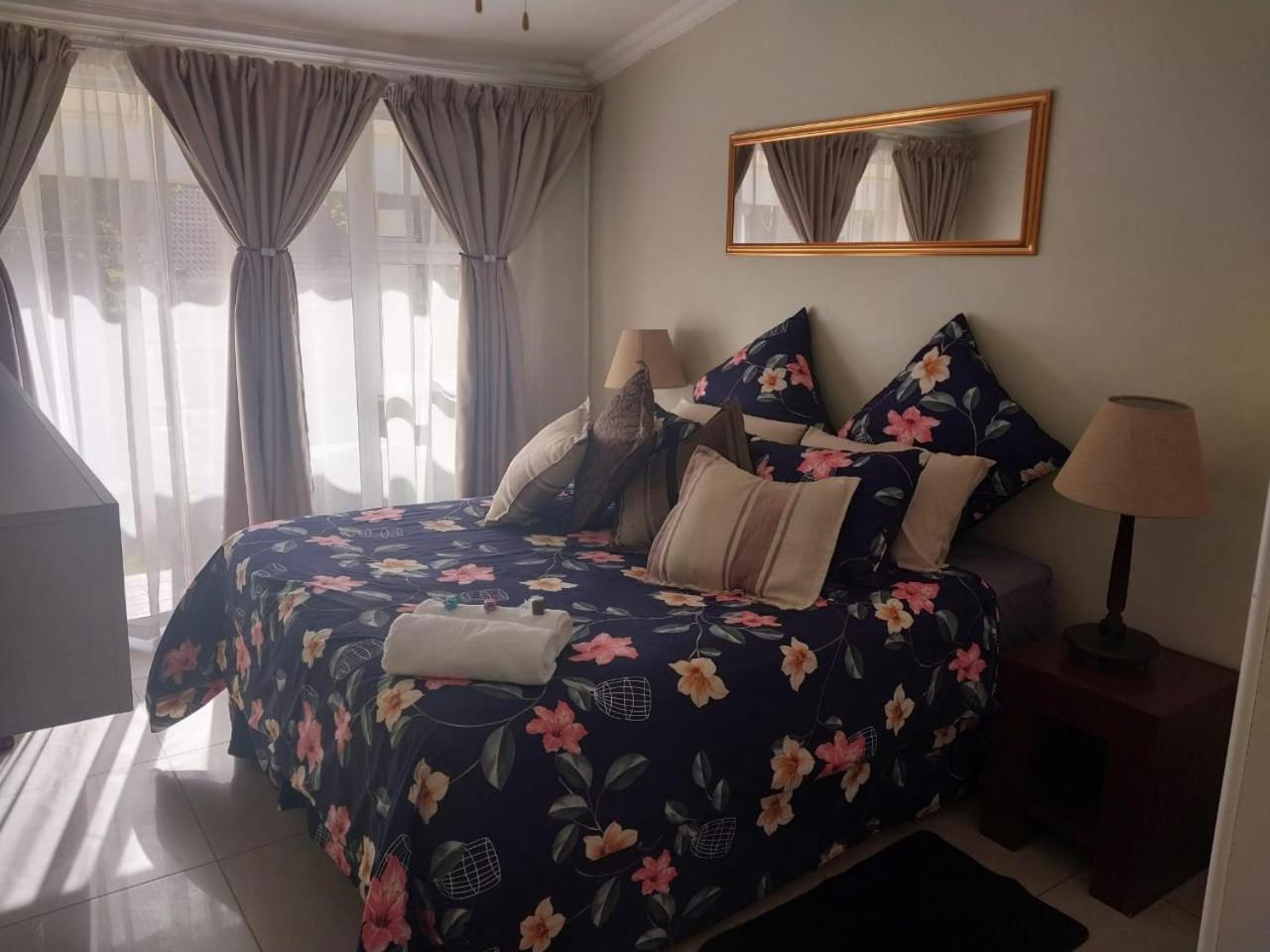 The Giraffe Room At Frederick'S Place Pretoria Exterior photo